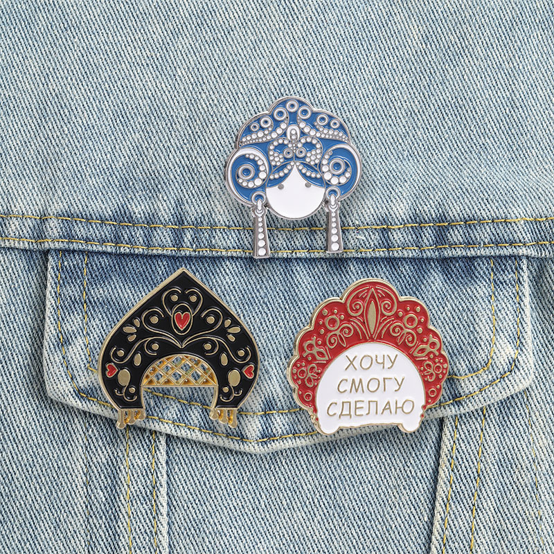 Ethnic Fashion Quotes - ロシアのココシュニクエナメルピン、伝統的なスラブの頭飾りブローチ、キリル文字のモチベーションを高める引用句バッジ、エスニックジュエリー、友人へのギフト
